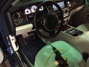 Diagnosing the electronic suspension system on a Rolls Royce.
